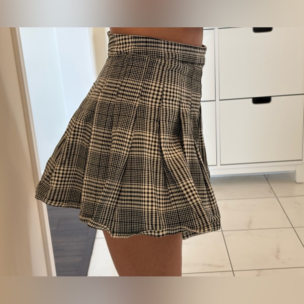 Design Lab Lord & Taylor Black and White Pleated Skater Skirt